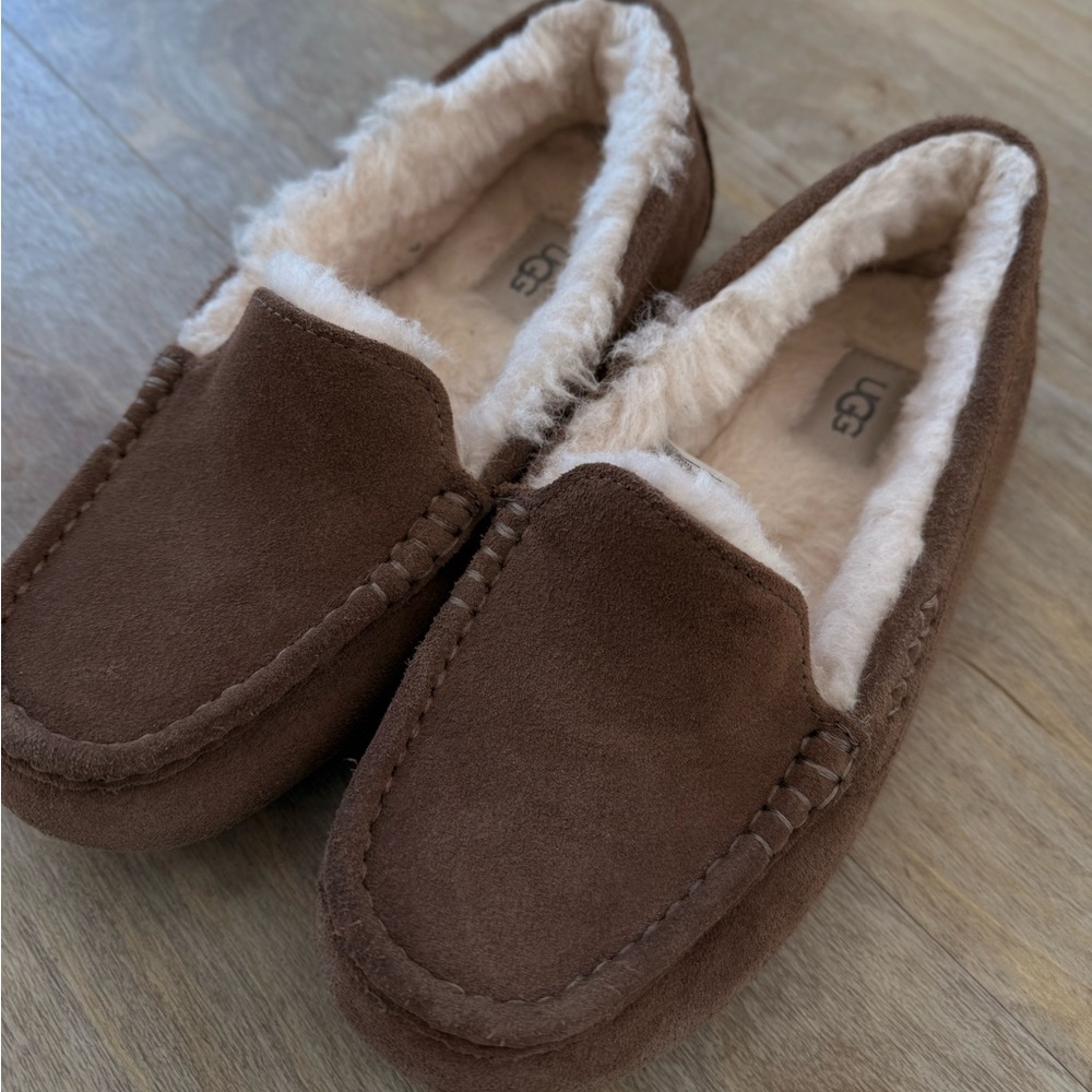 UGG slippers, size 8